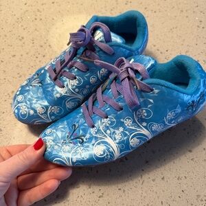 Girls, soccer cleats size 2 youth
